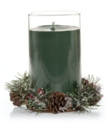 The sights and smells of the season. A decorative wreath, festive green hue and hints of cedar, juniper berry and balsam make this Yankee Candle gift set an instant holiday classic. The sights and smells of the season. A decorative wreath, festive green hue and hints of cedar, juniper berry and balsam make this Yankee Candle gift set an instant holiday classic.