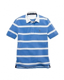 A short-sleeved rugby is rendered in breathable cotton mesh with a preppy stripe. A short-sleeved rugby is rendered in breathable cotton mesh with a preppy stripe.