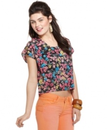 Give your look a floral awakening with this crop top from Material Girl! Give your look a floral awakening with this crop top from Material Girl!