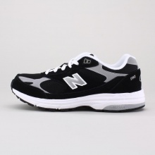 Now your kids can sport the same cool kicks as the avid runners in your family! This best-seller is a small version of the celebrated 993 heritage running shoe, offering children the same durable comfort with which NB has been providing the world for decades. Now your kids can sport the same cool kicks as the avid runners in your family! This best-seller is a small version of the celebrated 993 heritage running shoe, offering children the same durable comfort with which NB has been providing the world for decades.