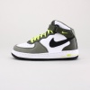 The legend lives on in the camoflauge boys' shoe with a twill canvas toe box border, high-profile ankle support and Nike Air for all-day comfort and long-lasting wear.